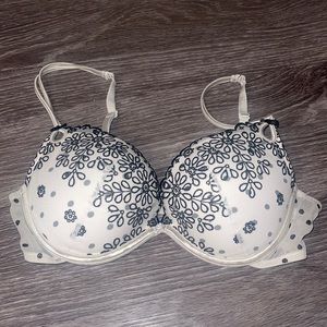 Victoria’s Secret sexy little things 34C